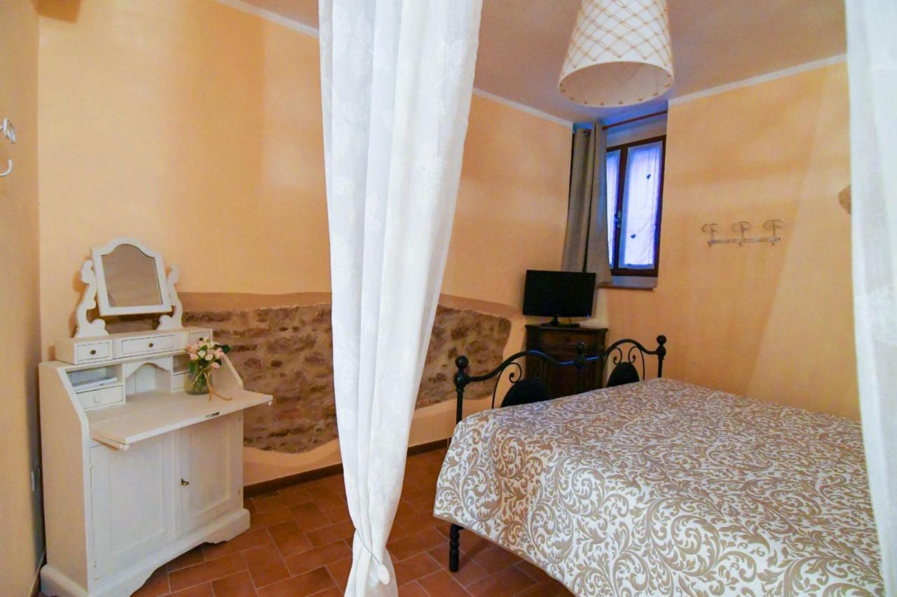 Nel Vicolo Dei Baci - Casa Vacanze Al Bacio Спелло Экстерьер фото