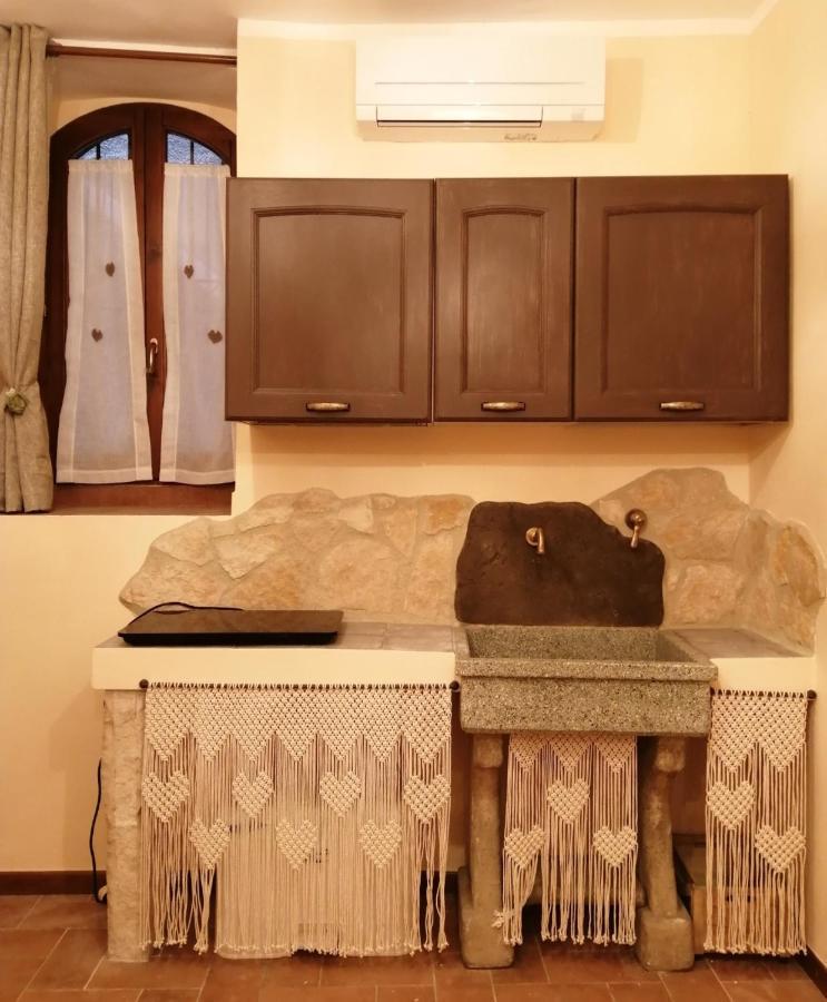 Nel Vicolo Dei Baci - Casa Vacanze Al Bacio Спелло Экстерьер фото
